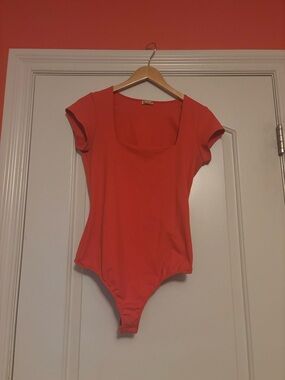 FREE PEOPLE Coral Square Neck Short Sleeve Bodysuit. Stretchy! Size Medium.